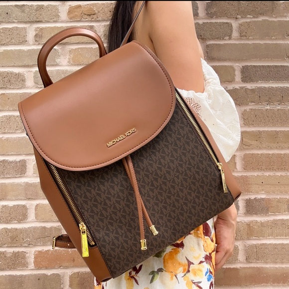 Michael Kors Phoebe Medium Backpack Drawstring School Bag - Picture 2 of 6